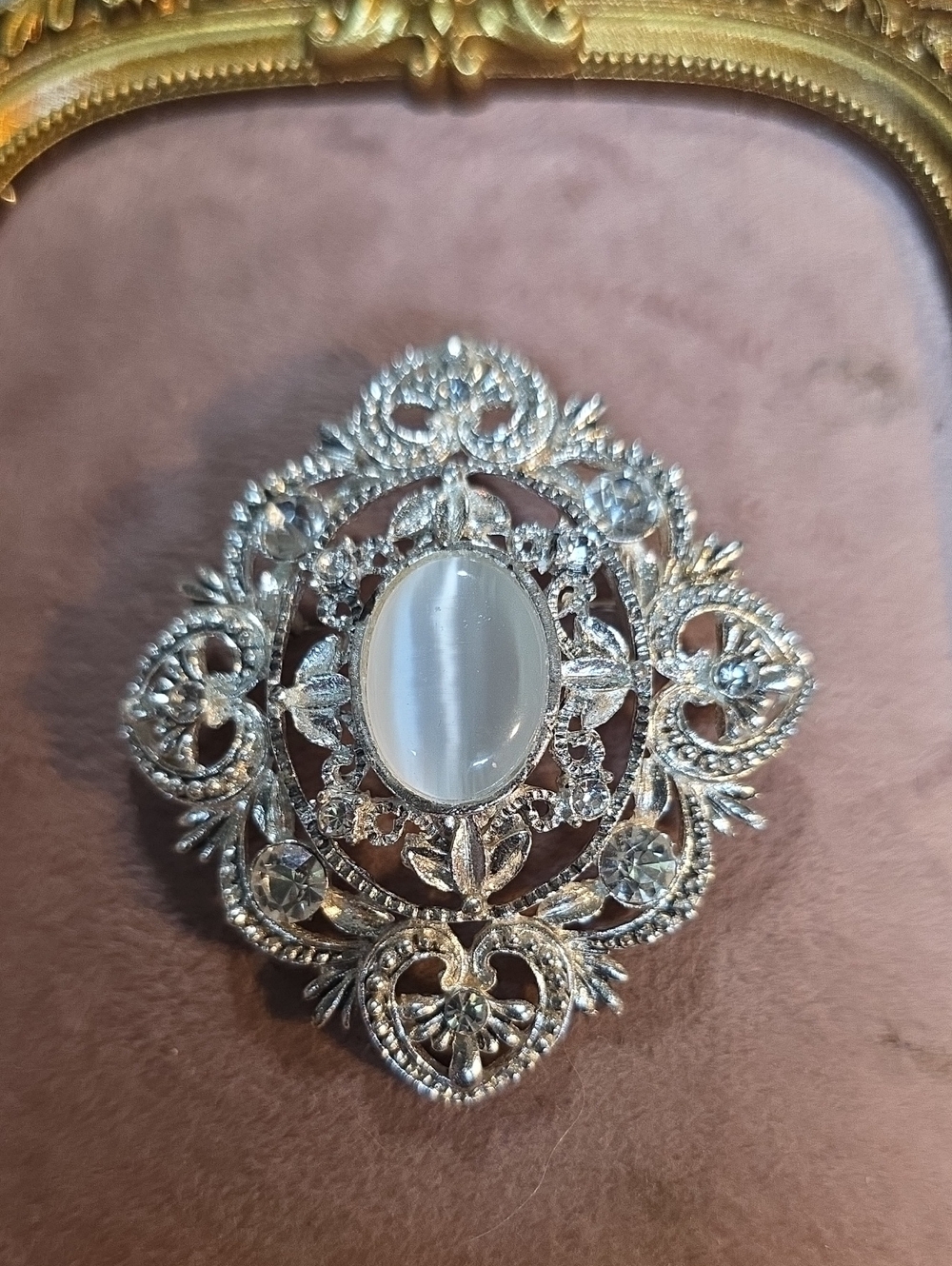 Vintage-Style Silver Filigree & Moonglow/Cat’s Eye Cabochon Brooch